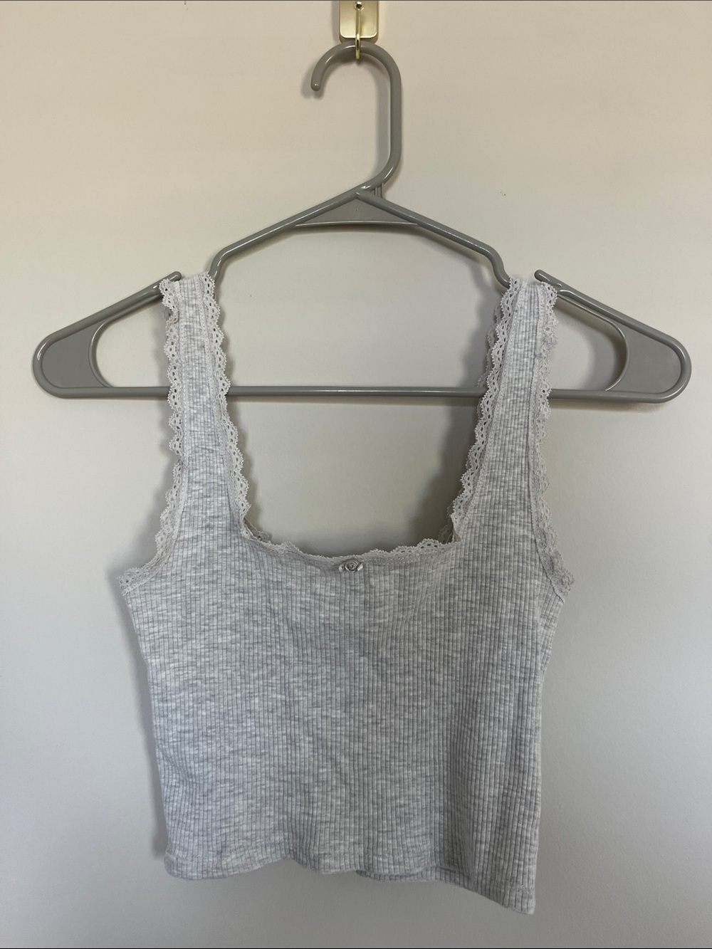 Gray Ribbed Lace-Trim Cropped Tank Top